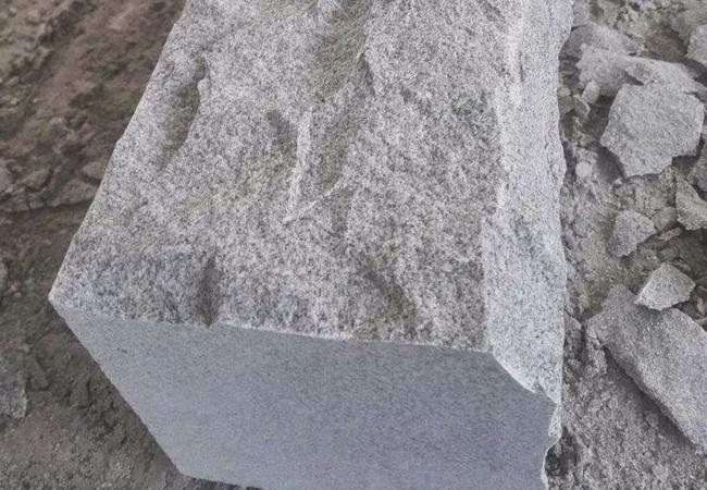 石材芝麻灰路沿石切角與圓弧加工價格解析及銷售安裝服務(wù)